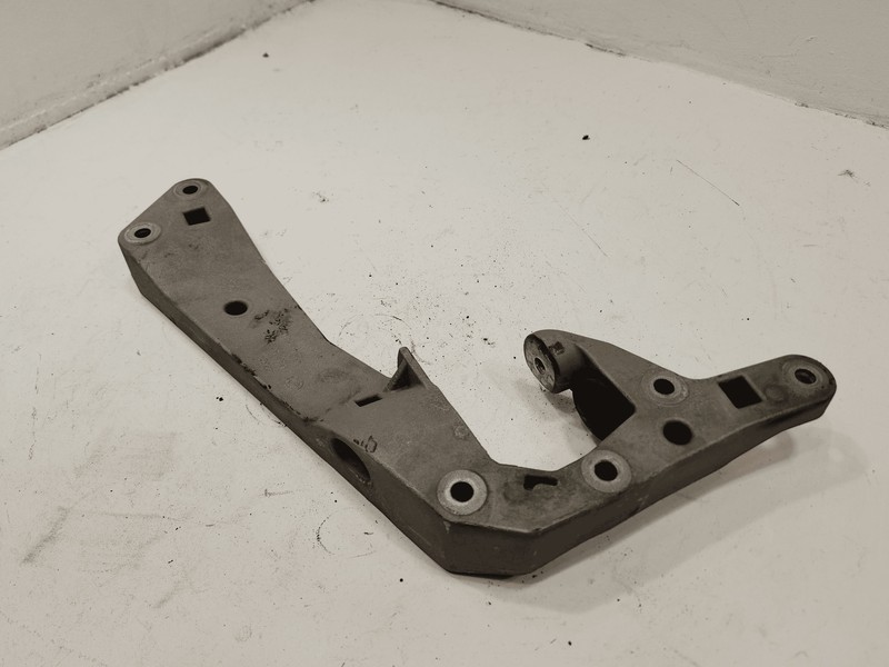 2018-2023 BMW 530XE G30 TRANSMISSION CROSSMEMBER MOUNT BRACKET OEM