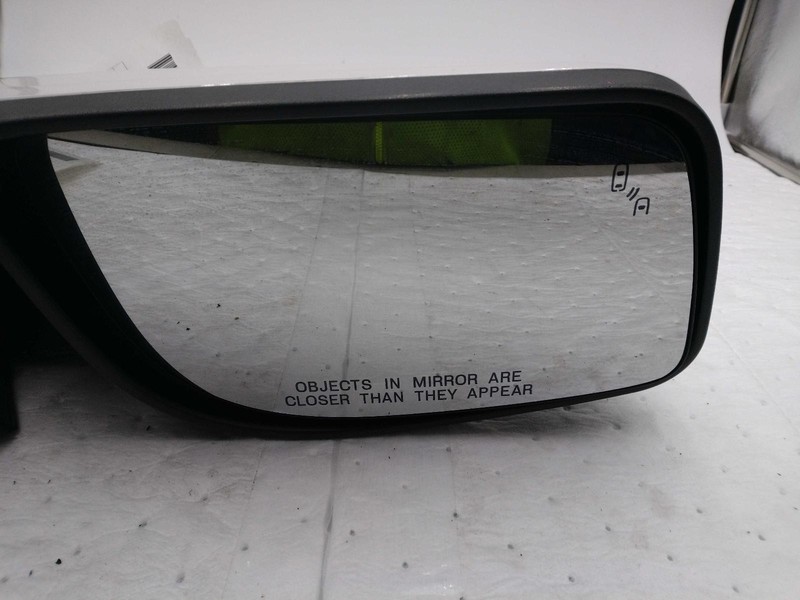 2014 Lincoln MKS Right Door Mirror Assembly White OEM 345951 152k Miles