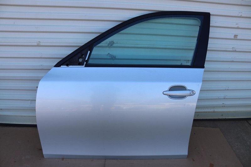 2008-2010 BMW 528I E60 FRONT LEFT DRIVER SIDE DOOR SHELL PANEL W/ GLASS OEM