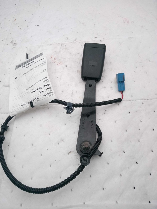 2015 Honda Civic Used OEM White Seat Belt Buckle 71000 Miles 330668