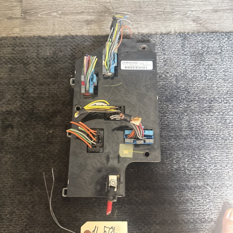 International Prostar Cab Control Module- P/N: 32447-105, 3833153C4