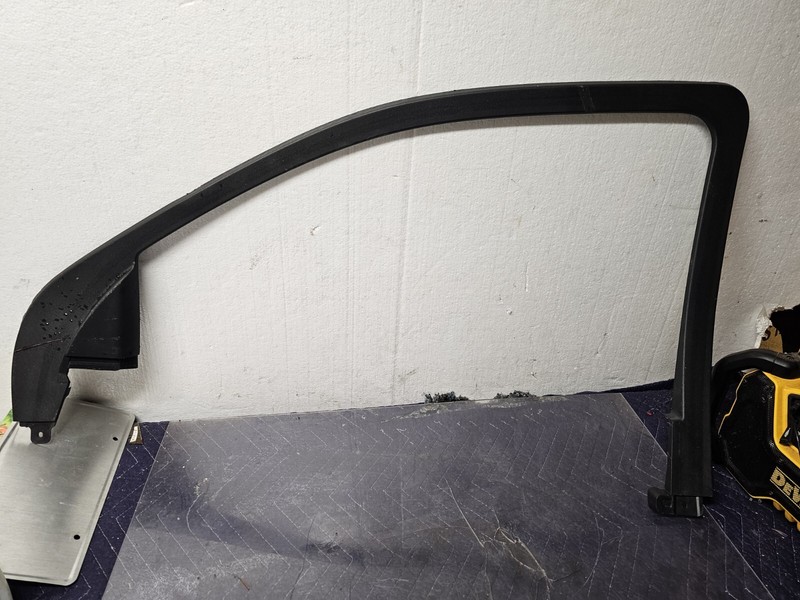 GMC CANYON CHEVY COLORADO FRONT RIGHT DOOR WINDOW FRAME TRIM COVER OEM 2015-2022