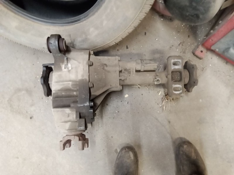 Carrier Front Axle Classic Style Opt GT4 Fits 99-07 SIERRA 1500 PICKUP 117450