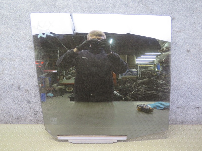 2001-2003 LEXUS UZJ100L LX470 REAR RIGHT DOOR GLASS WINDOW