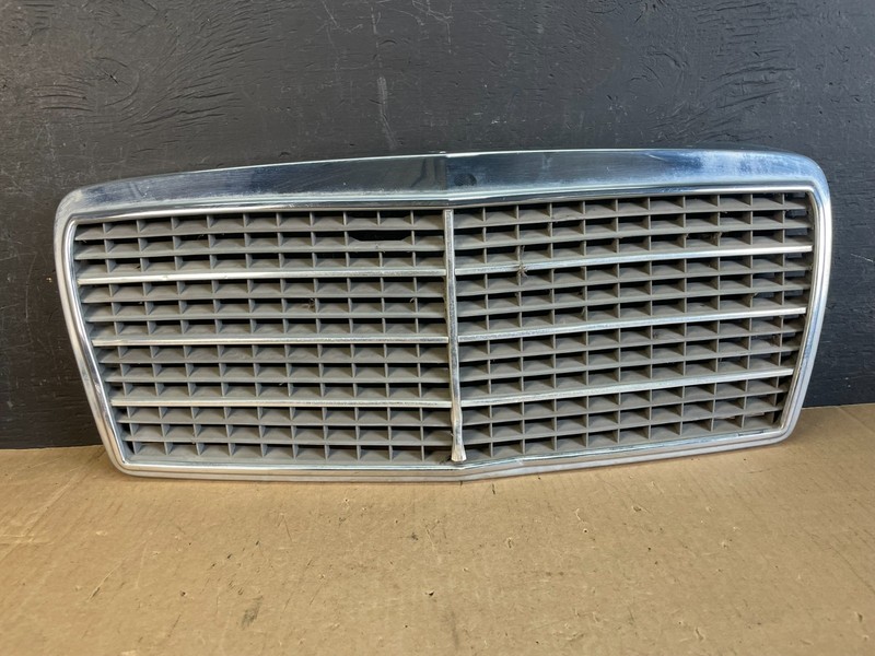 1994 to 1995 Mercedes BenzE-Class Front Upper Grill Grille OEM AD5770