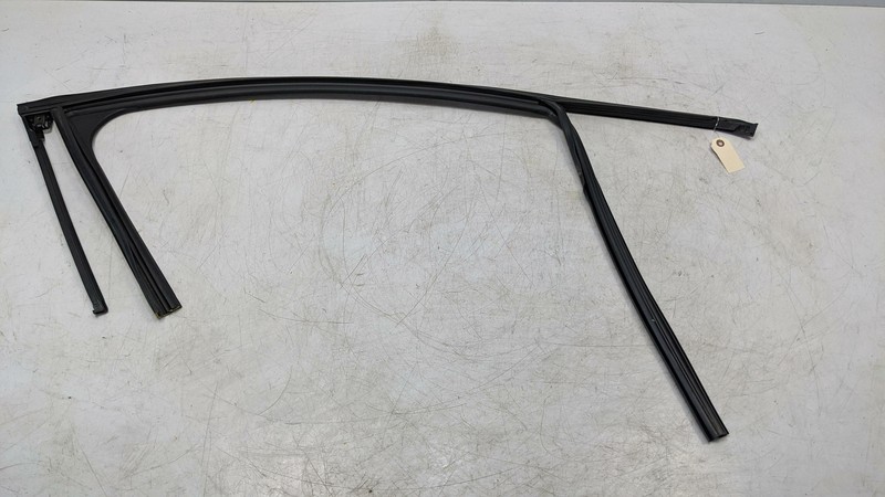 Right Front Glass Window Run Channel Weatherstrip 84711078 CT5 2021 2022 X