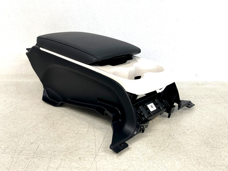 ⭐2017-2018 TOYOTA PRIUS PRIME REAR CENTER CONSOLE ARMREST /CUPHOLDER OEM LOT2685