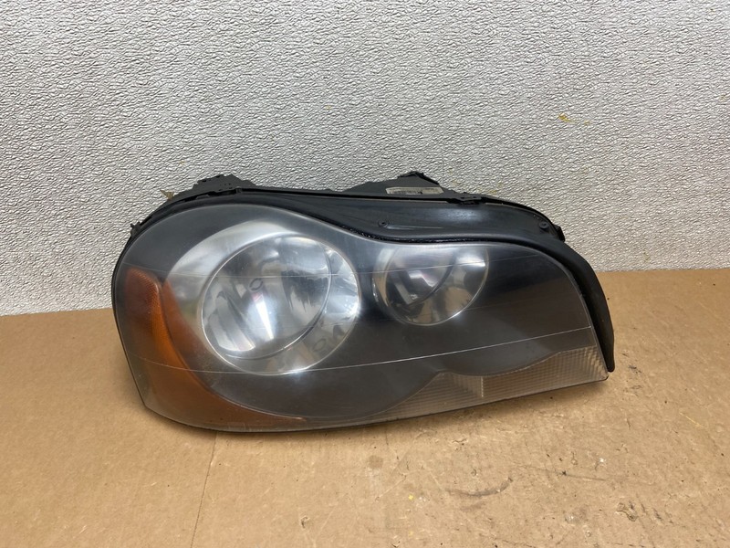 2003 to 2006 Volvo XC90 Right Passenger Rh Side Headlight Halogen Z7623 DW