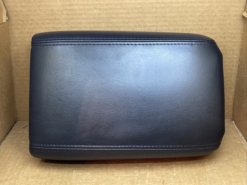 07-17 Traverse Acadia Enclave Outlook Center Console Lid Arm Rest Black Ebony