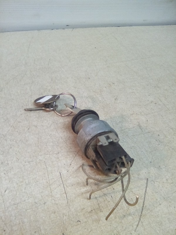 Freightliner Pollak 19161 Ignition Switch W/Key