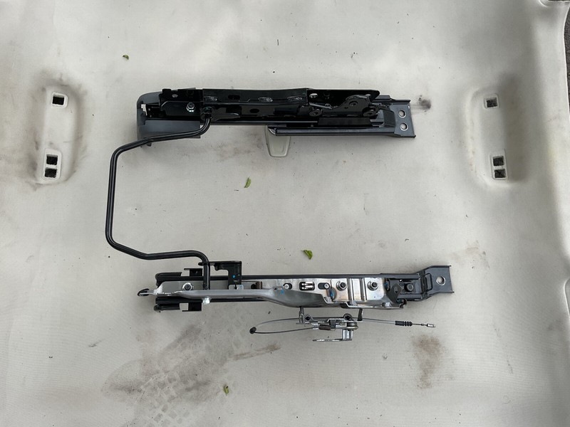 2022 - 2023 HYUNDAI IONIQ5 REAR LEFT SIDE SEAT BASE OEM