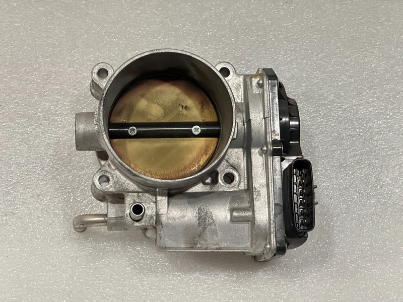 2013-2015 LEXUS GS350 3.5L V6 THROTTLE BODY VALVE OEM 22030-31040