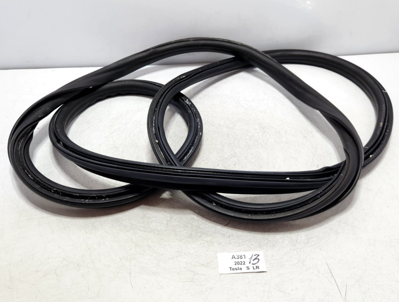 ✅ 2021-2025 OEM Tesla Model S Rear Trunk Liftgate Rubber Weatherstrip Seal