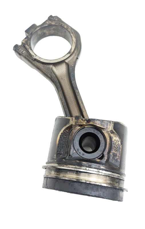 2017 2018 Jaguar XE 2.0L Diesel Piston & Connecting Rod OEM