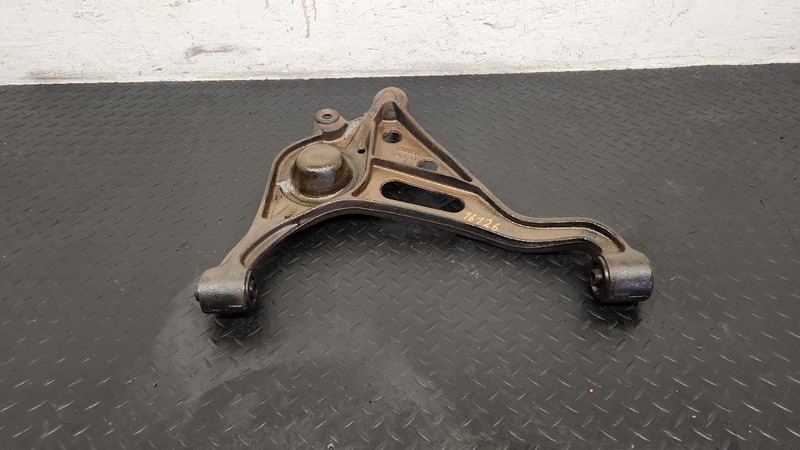 99-04 Chevrolet Tracker Left Driver Lower Control Arm OEM 4520267D01