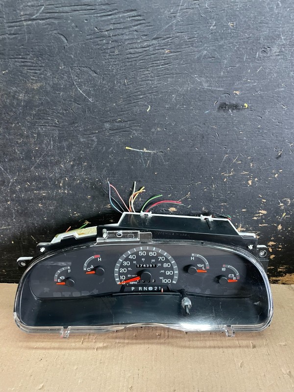2001-2002 Ford Econoline E250 E350 Van Speedometer Instrument Cluster AA2117