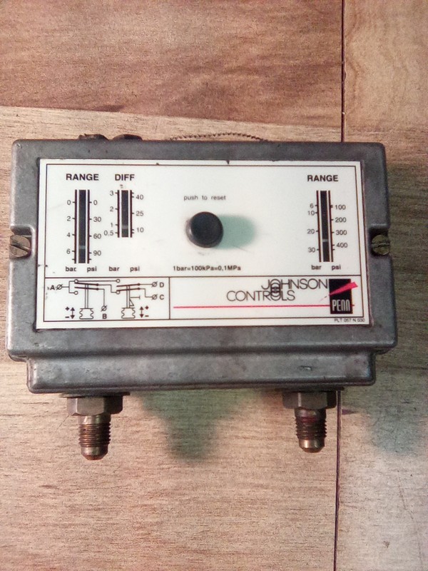 Johnson Controls P78MCB-9300 Dual Pressure Control Switch 0-90 PSI