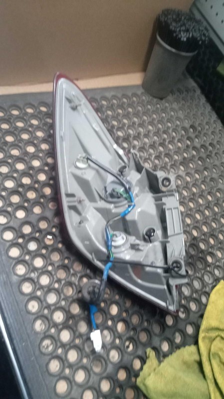 2013 Nissan Murano Right Tail Light Assembly Maroon OEM 162614 101K Miles