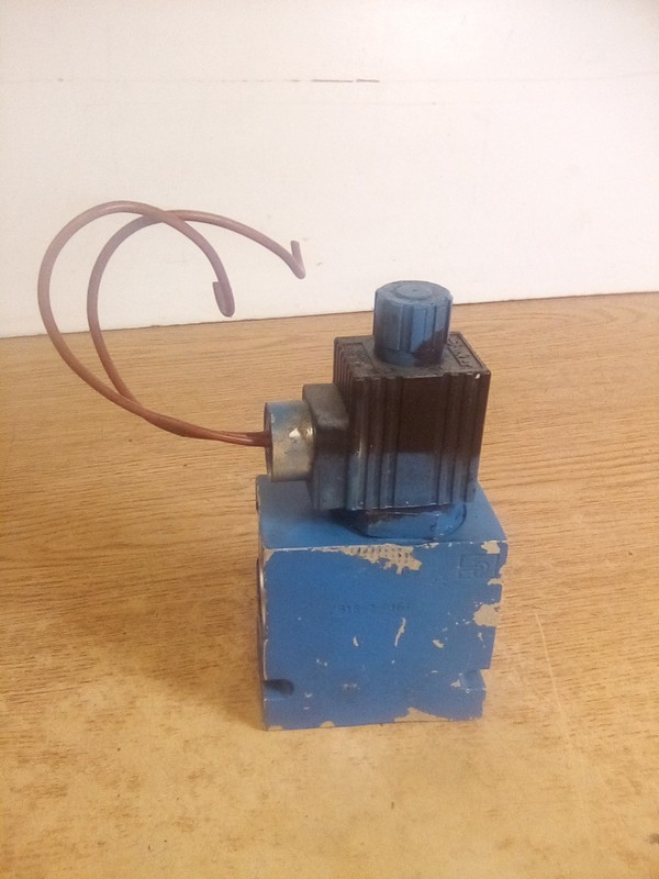 Parker B16-2-A16T Valve Body W/851017 Solenoid Coil 120VAC