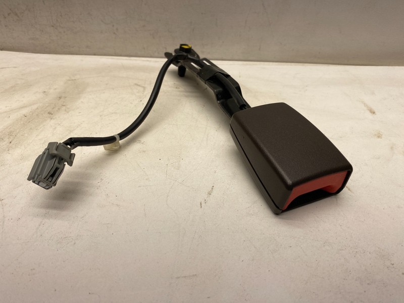 2013-2017 BUICK ENCLAVE RIGHT FRONT SEATBELT BUCKLE LATCH RECEIVER BROWN OEM