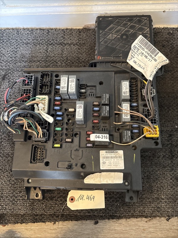 FREIGHTLINER CASCADIA SAM CAB MODULE - P/N: A06-75981-003 Broken