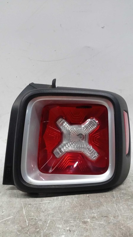 2016 Jeep Renegade Right Tail Light Assembly Silver OEM Used 706733 96K Miles