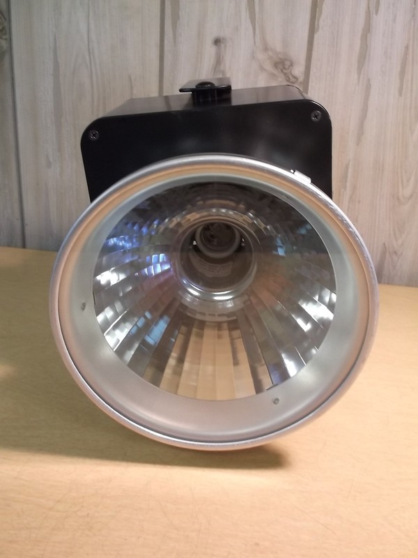 NEW Phillips Hallide Light Fixture, Wired for 277V 71A5337-B *FREE SHIPPING*