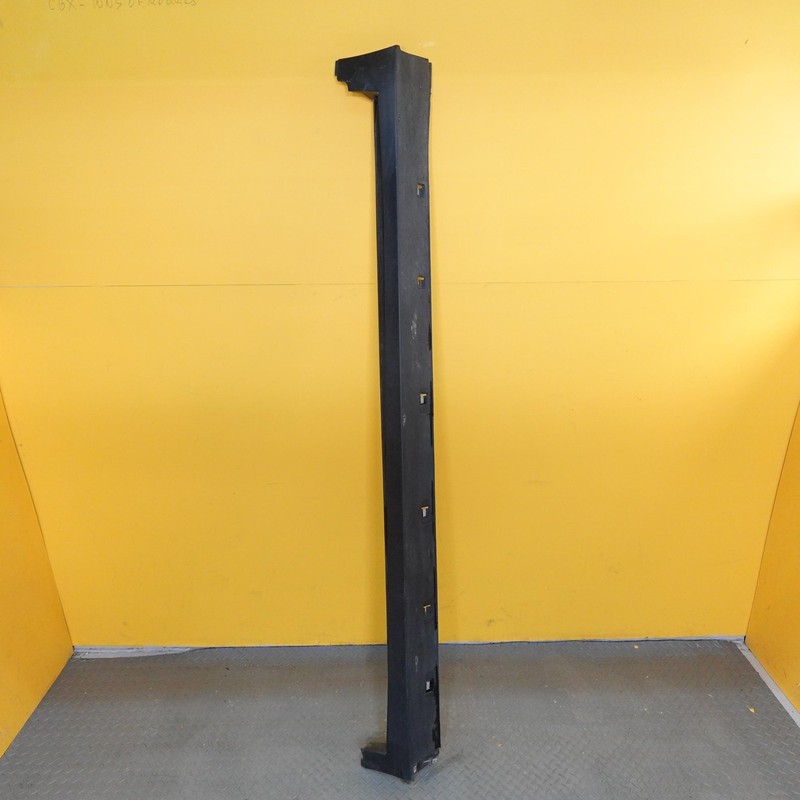 2017-2023 CHEVROLET BOLT EV RIGHT SIDE SKIRT ROCKER PANEL MOLDING OEM 42617387