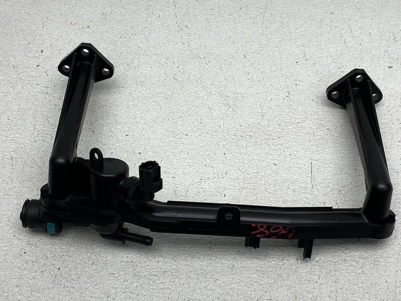 2017-2020 JAGUAR F-PACE ENGINE WATER COOLANT FLANGE PIPE ASSEMBLY OEM LOT668