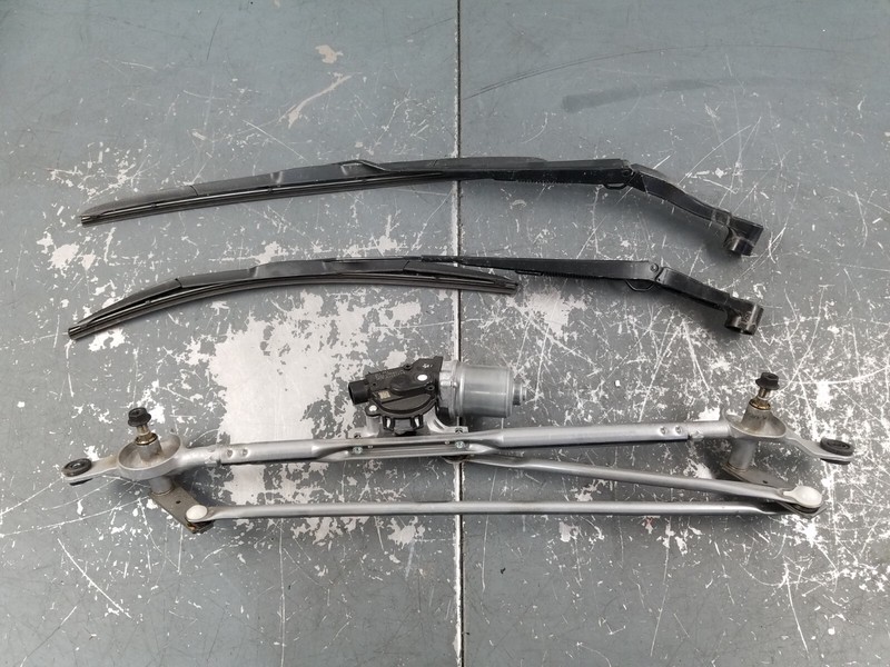 2023 Chevy Camaro SS 1LE Windshield Wiper Motor / Arms #5946 J5