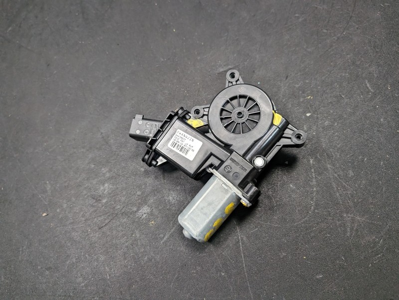 Front Left Door Window Regulator Motor 2019 Chevrolet Equinox 84478577 18 - 23