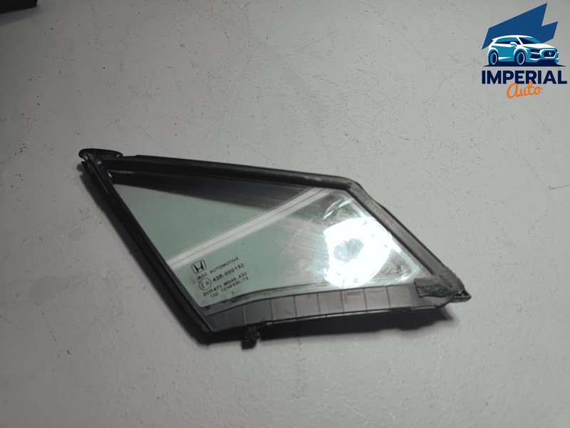 Honda Pilot Front Passenger Door Window Corner Vent Glass OEM 2016-2022