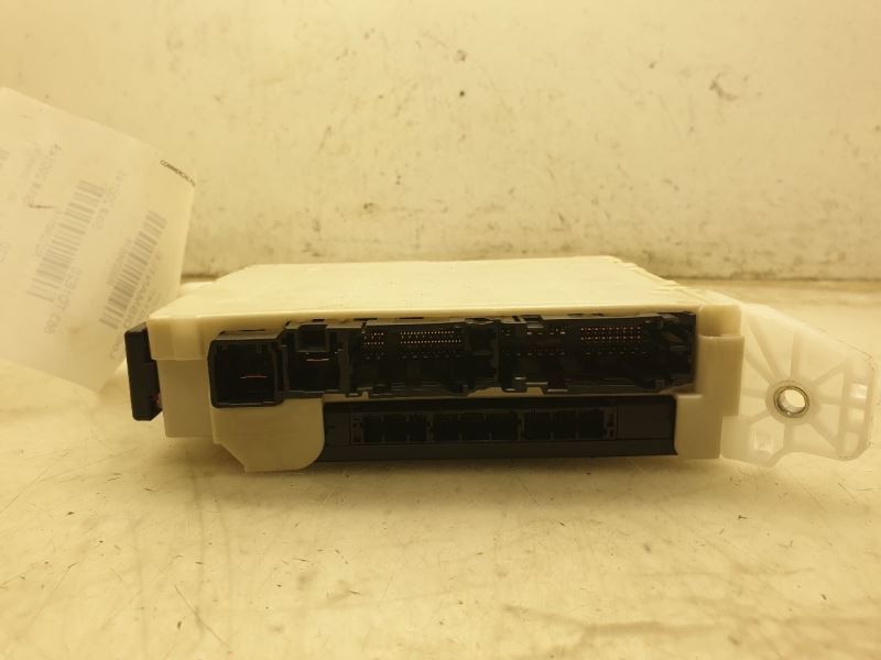 19 20 TOYOTA COROLLA 1.8L-4CYL CABIN FUSE BOX 82730-12N90