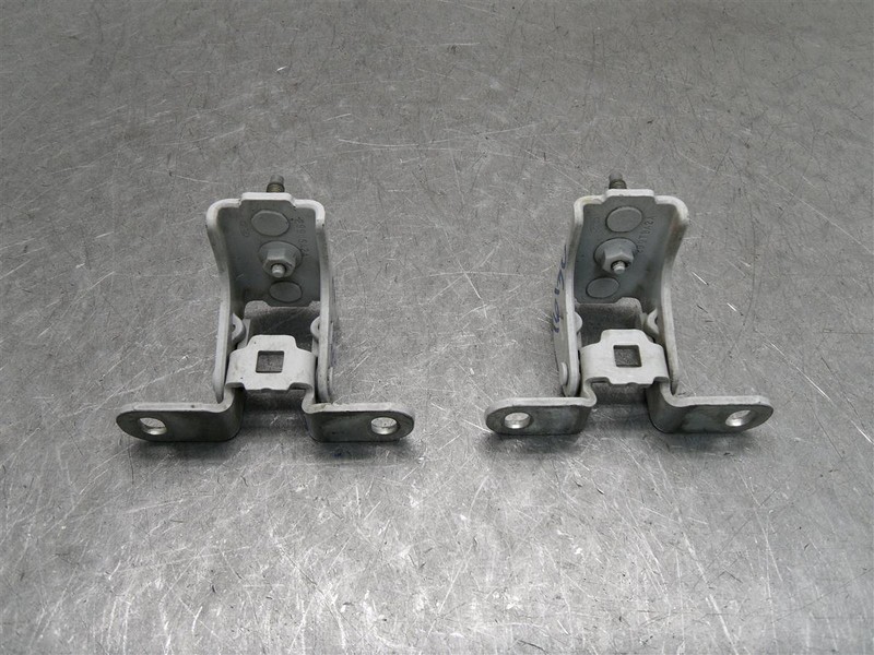 2004 FORD F150 PASSENGER REAR DOOR HINGES PAIR OEM 133.FD8504