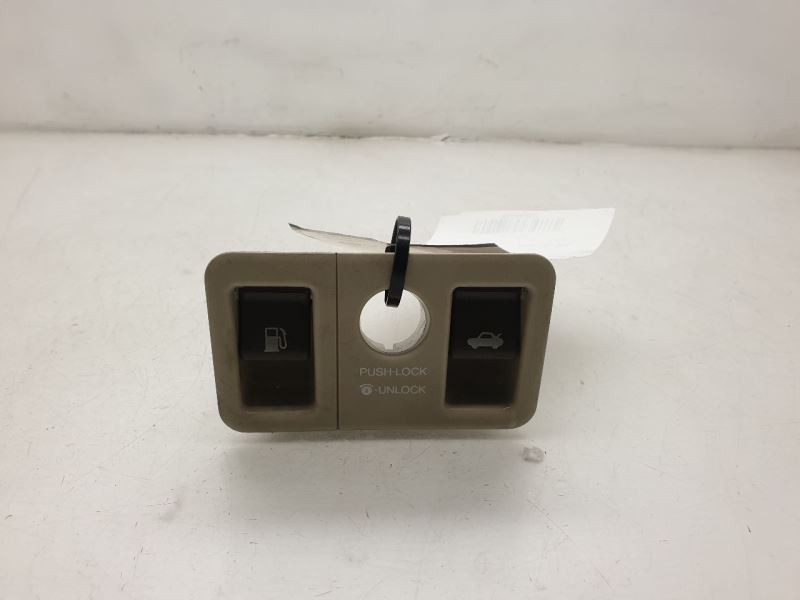 2002 LEXUS LS430 GAS LID / TRUNK LID RELEASE SWITCH