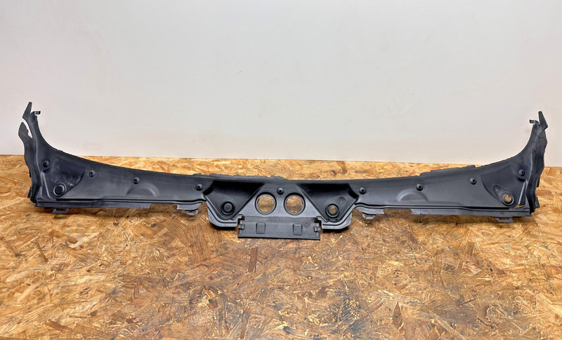 BMW F32 F33 F36 F82 4 Series Windshield Wiper Cowl Trim Panel Cover Molding OEM
