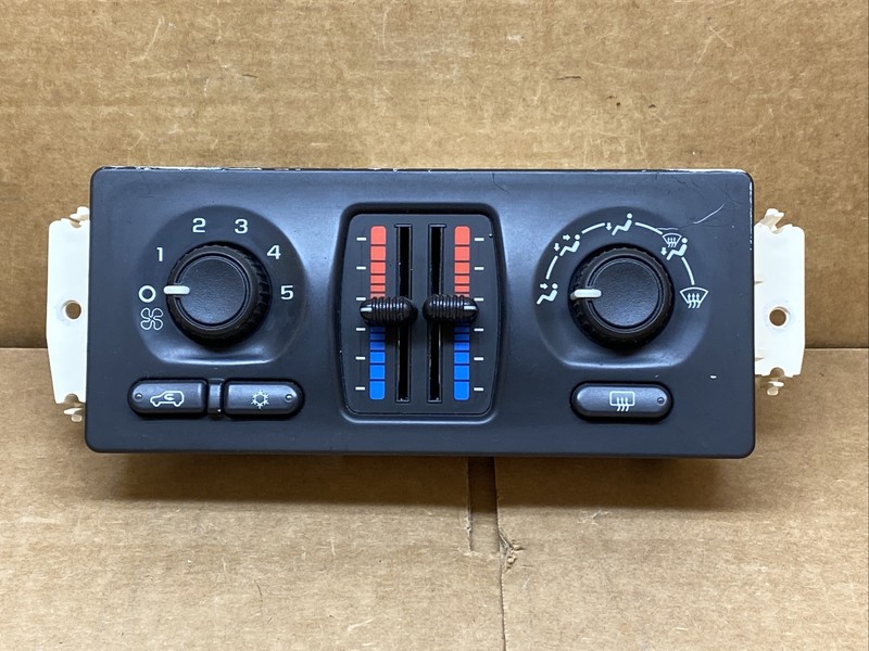 03-06 Silverado Sierra Tahoe Yukon Manual Dual Climate Control w/ Defog 15189436