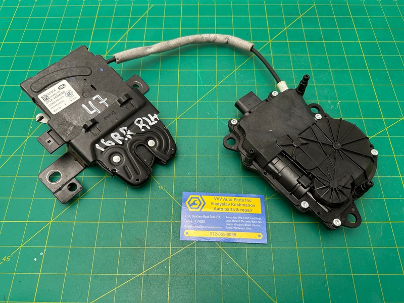 13-22 Range Rover L405 LEFT LOWER TRUNK LID LATCH LOCK ACTUATOR W/ MOTOR OEM