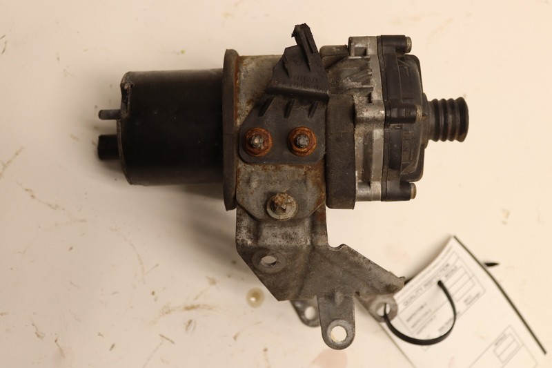2012-2018 MERCEDES CLS550 W218 ENGINE COOLING AUXILIARY WATER COOLANT PUMP OEM
