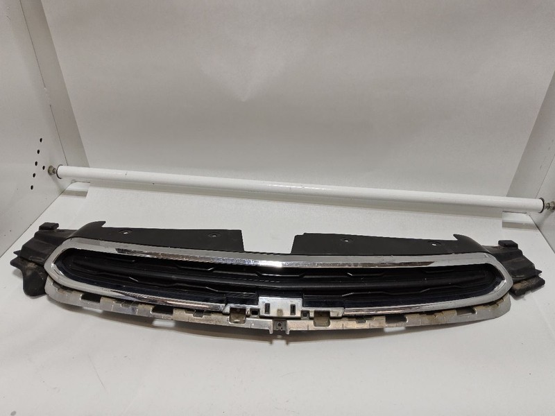 2015-2016 Chevy CRUZE Upper Grille VIN P 4th Digit Limited Opt TPV