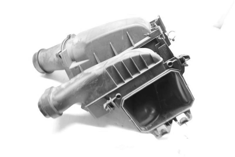2016 Mercedes-Benz CLA-Class Air Cleaner Assembly OEM 2700900601 Used