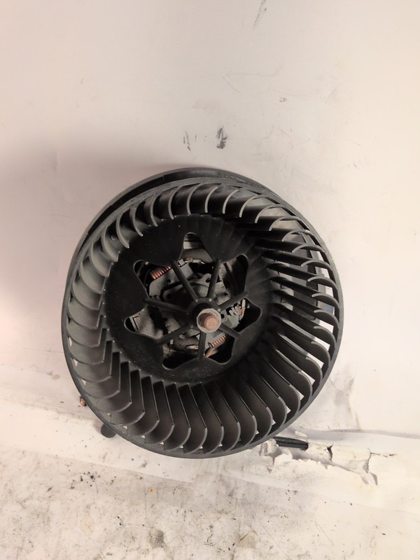 09 - 18 Volkswagen Tiguan Blower Motor 1K1819015C OEM