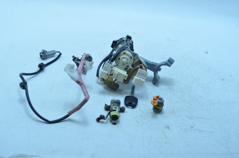 96-02 TOYOTA 4RUNNER IGNITION LOCK KEY CYLINDER ASSEMBLY W/ DOOR HATCH LOCK OEM