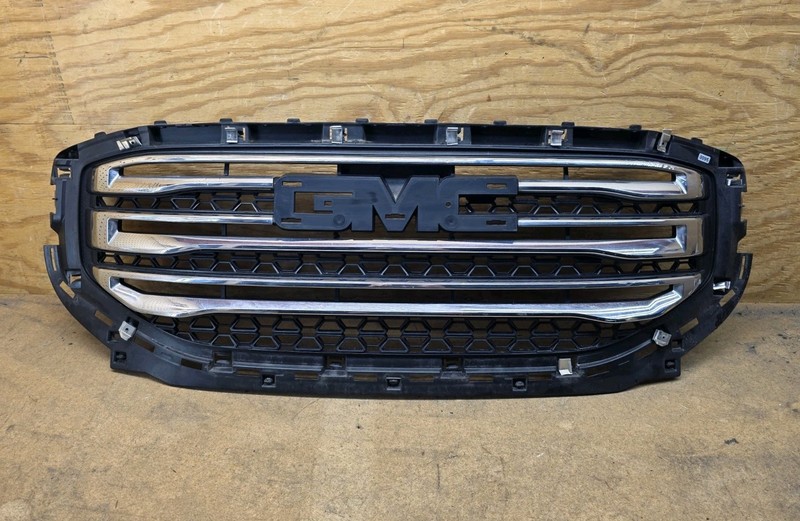 2017 2018 2019 GMC Acadia Front Bumper Grille 84197161 OEM "DAMAGED"