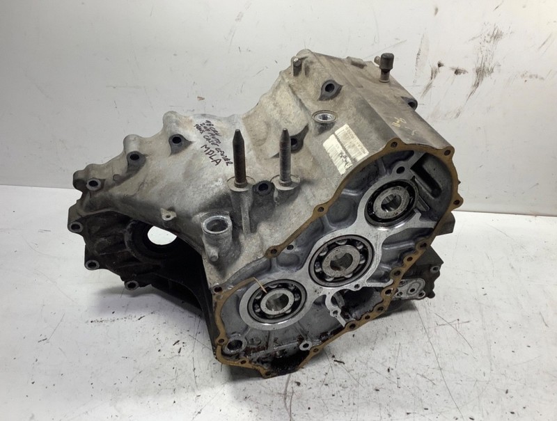 98 Honda CR-V 2WD AUTO Transmission Case Center MDLA OEM