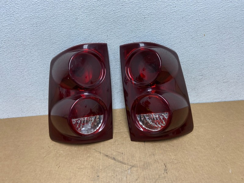 2005-2011 Dodge DakotaLeft+Right Set Black Smoked Tail Light AD6079 DG