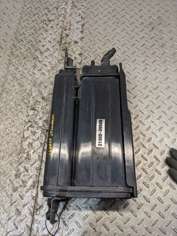 2015 Kia Cadenza Fuel Vapor Evaporator Emission EVAP Canister OEM 1183659