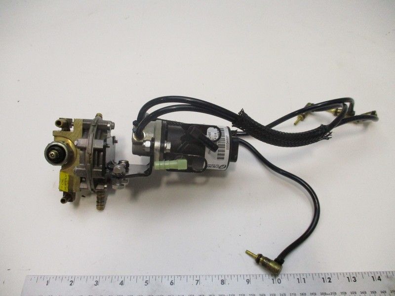 5000372 439707 Evinrude Ficht Oil Lift Pump, Oil Injector & Bracket 90 115 Hp