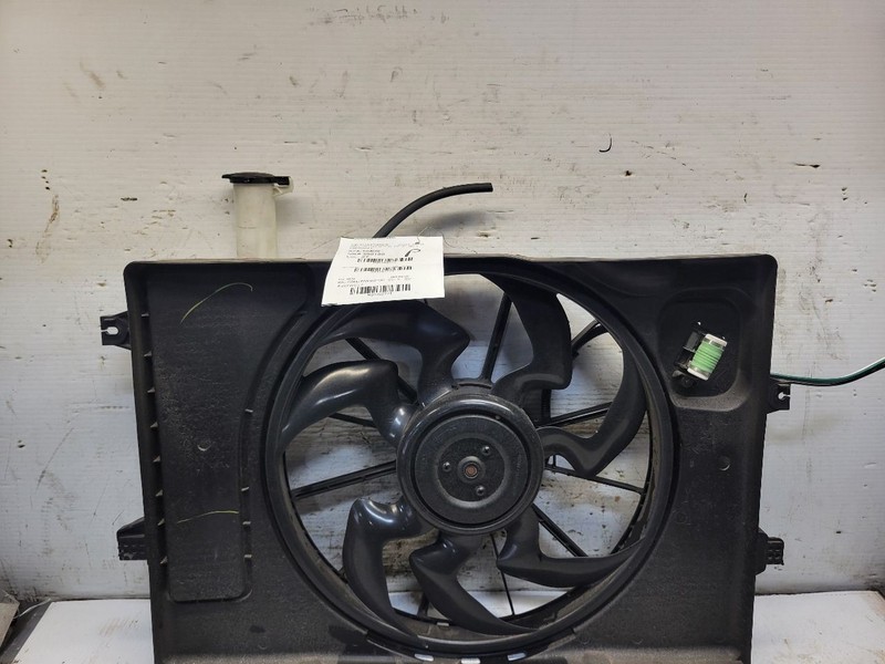 Radiator Fan Motor Fan Assembly Naturally Aspirated Fits 21-23 ELANTRA 1782771
