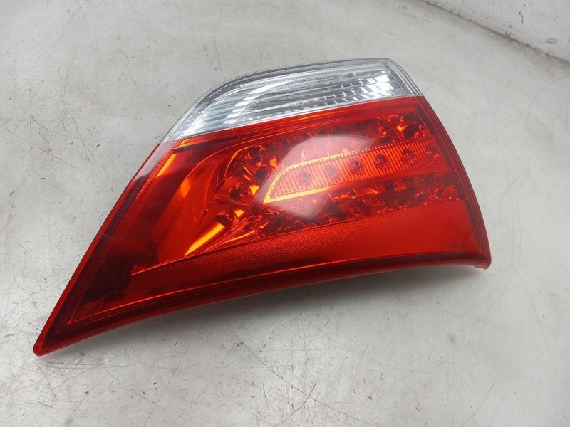 11-14 TOYOTA SIENNA L DRIVER SIDE REAR DECKLID MOUNTED TAIL LIGHT